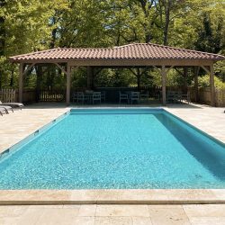 Espace piscine au Domaine des Tuileries